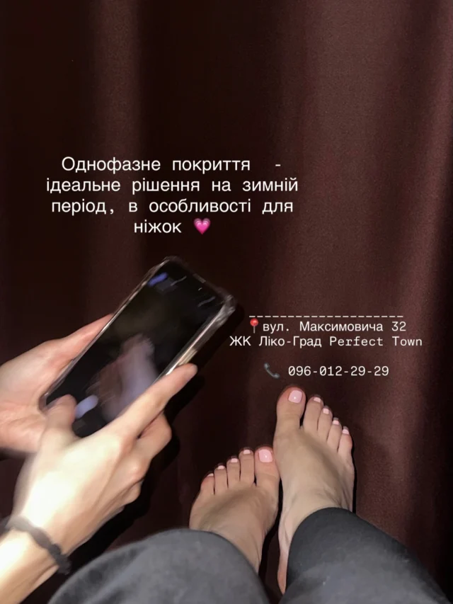 Ось кілька порад, які допоможуть зробити вибір лаку простим і вдалим:

1. Орієнтуйтесь на відтінок шкіри
	•	Світла шкіра любить пастельні, пудрові, рожеві й ягідні тони.
	•	Смаглява — виглядає розкішно з насиченими червоними, шоколадними, смарагдовими й синіми.

2. Враховуйте довжину та форму нігтів:
 •  Короткі - нюдові та темні відтінки; 
 •  Довгі сміливо «тримають» яскраві, неонові або складні відтінки.

3. Подумайте про стиль і спосіб життя:
 •  активний ритм або робота з дрес-кодом —  краще обирати стримані тони; 
 •  для творчих професій та подій підійдуть сміливі кольорові акценти.

4. Якість передусім: 
Професійний лак — це щільний пігмент, рівне покриття та довготривалий результат.

У WONDERWORK ми працюємо з брендами, які дають стабільний колір і ✨ блиск 
 

Обрати майстра легко :
іменні хайлайтси “Nail” ->direct -> віконця ->🫂

____________________
📍вул. Максимовича 32 
ЖК Ліко-Град Perfect Town 

📞 096-012-29-29