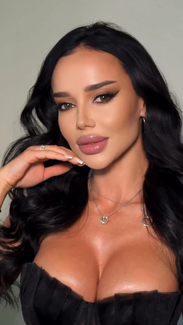 Коли макіяж — це не маска, а продовження тебе ✨
Робота візажиста Валерії 💄

____________________
📍вул. Максимовича 32 
ЖК Ліко-Град Perfect Town 

📞 096-012-29-29