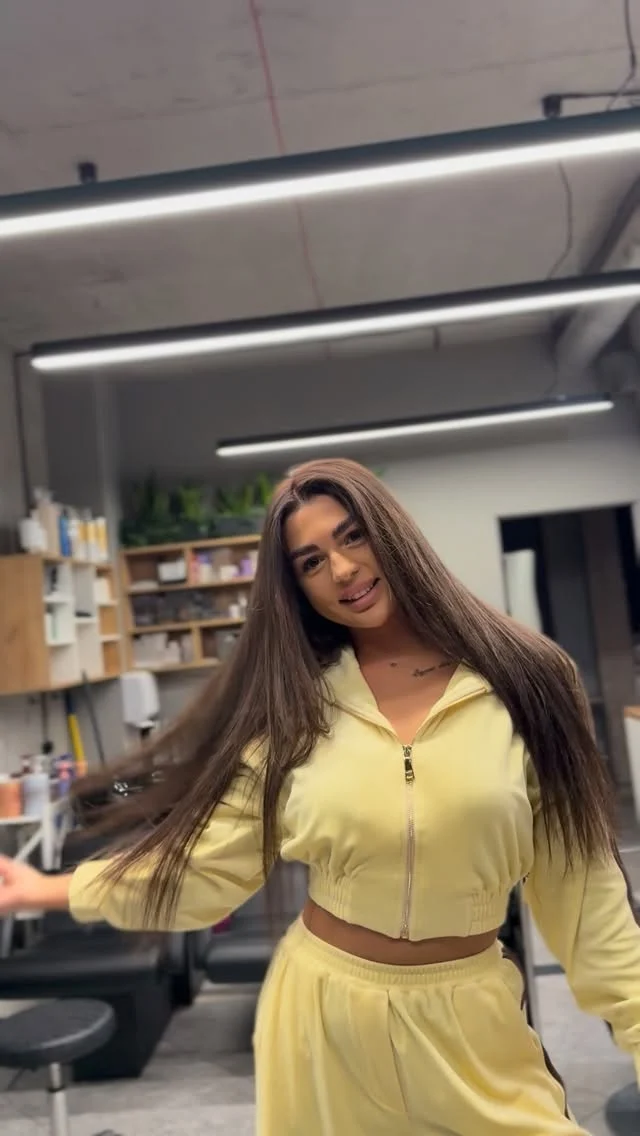 ✨ Перевтілення від стиліста Вікторії — коли волосся оживає ✨

У WONDERWORK стиліст Вікторія створює не просто красиві образи — вона тонко відчуває характер кожної клієнтки та перетворює волосся так, щоб воно гармонійно підкреслювало індивідуальність.

Її перевтілення — це завжди:

💛 здорове волосся
💛 натуральні переходи кольору
💛 акуратна форма, яка тримає стиль
💛 результат, що виглядає дорого і доглянуто

Більше робіт в хайлайтсах, запис 🗒️ ⬇️ / direct 

____________________
📍вул. Максимовича 32 
ЖК Ліко-Град Perfect Town 

📞 096-012-29-29

⠀