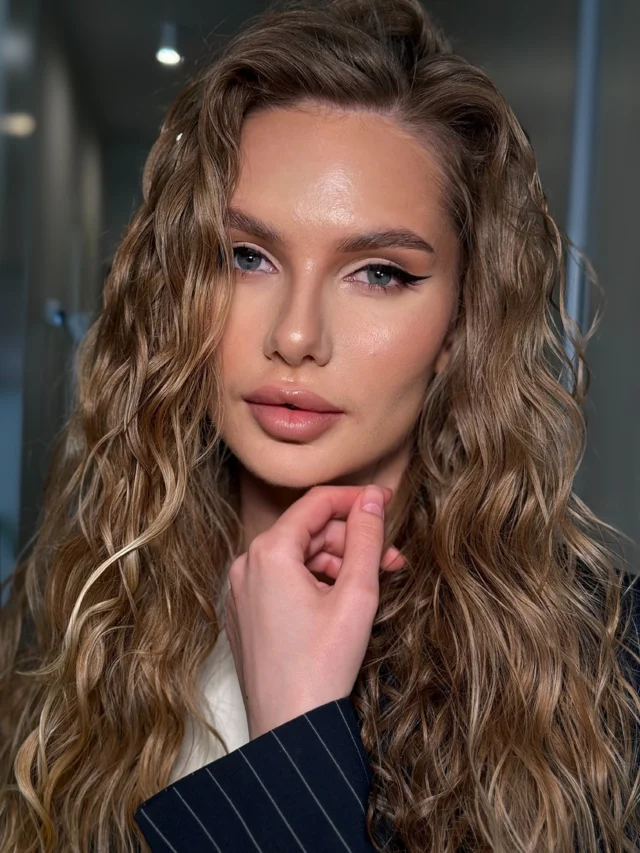Повний образ від візажиста WONDERWORK ✨

💄 Гарний образ починається не з сукні чи зачіски, а з відчуття себе.

Коли макіяж підкреслює переваги, а не приховує вас справжню — з’являється та сама магія. ✨

Ми створюєм образи, після яких хочеться частіше дивитися в дзеркало, посміхатися та ловити захоплені погляди.

____________________
📍вул. Максимовича 32 
ЖК Ліко-Град Perfect Town 

📞 096-012-29-29